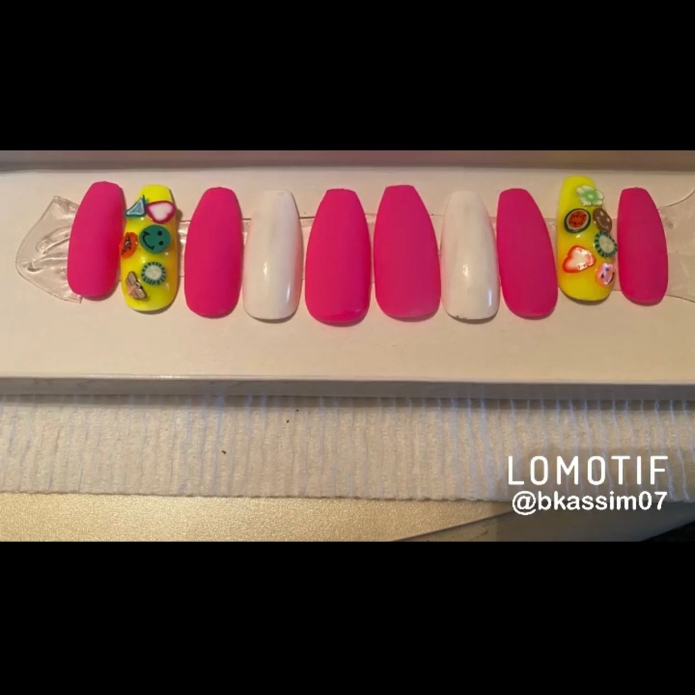 Press on nails